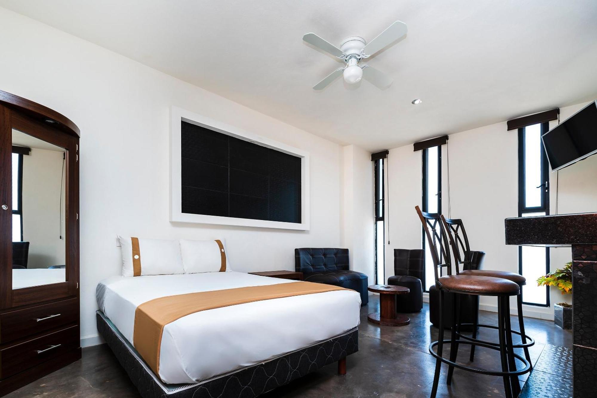 Capital O Hotel Joyma Suites, San Luis サン・ルイス・ポトシ エクステリア 写真